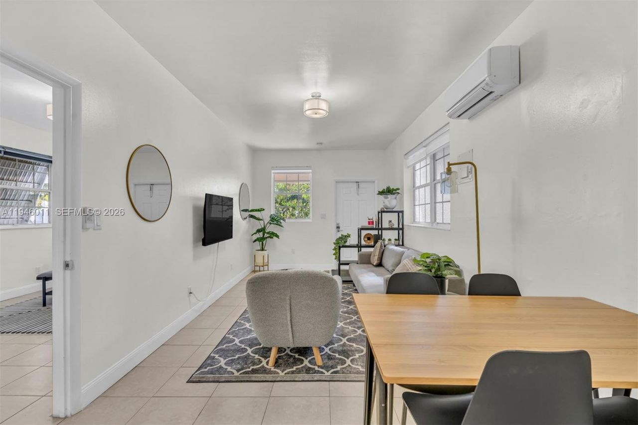 709 SW 7th Ave, Unit A&B, Hallandale Beach, FL 33009 Photo