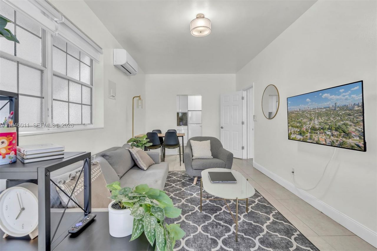 709 SW 7th Ave, Unit A&B, Hallandale Beach, FL 33009 Photo