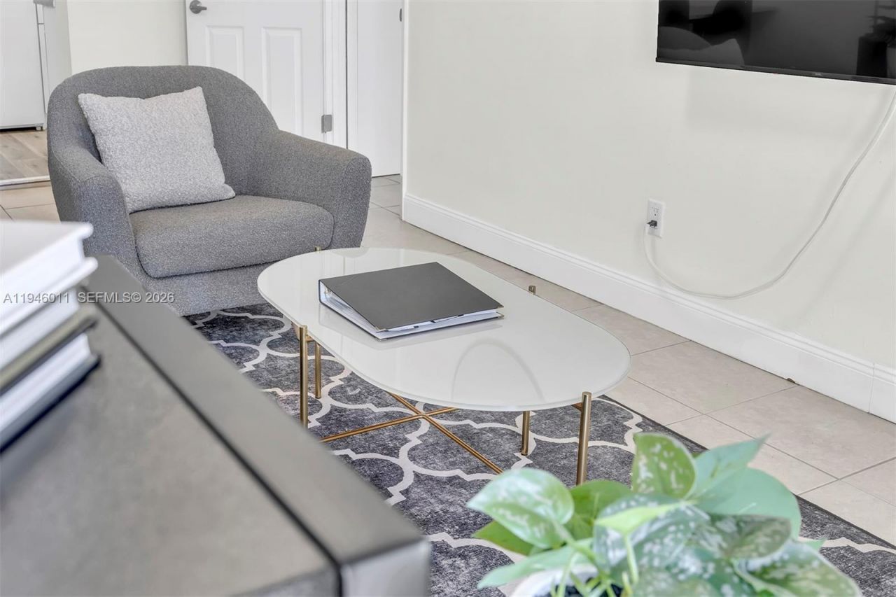 709 SW 7th Ave, Unit A&B, Hallandale Beach, FL 33009 Photo