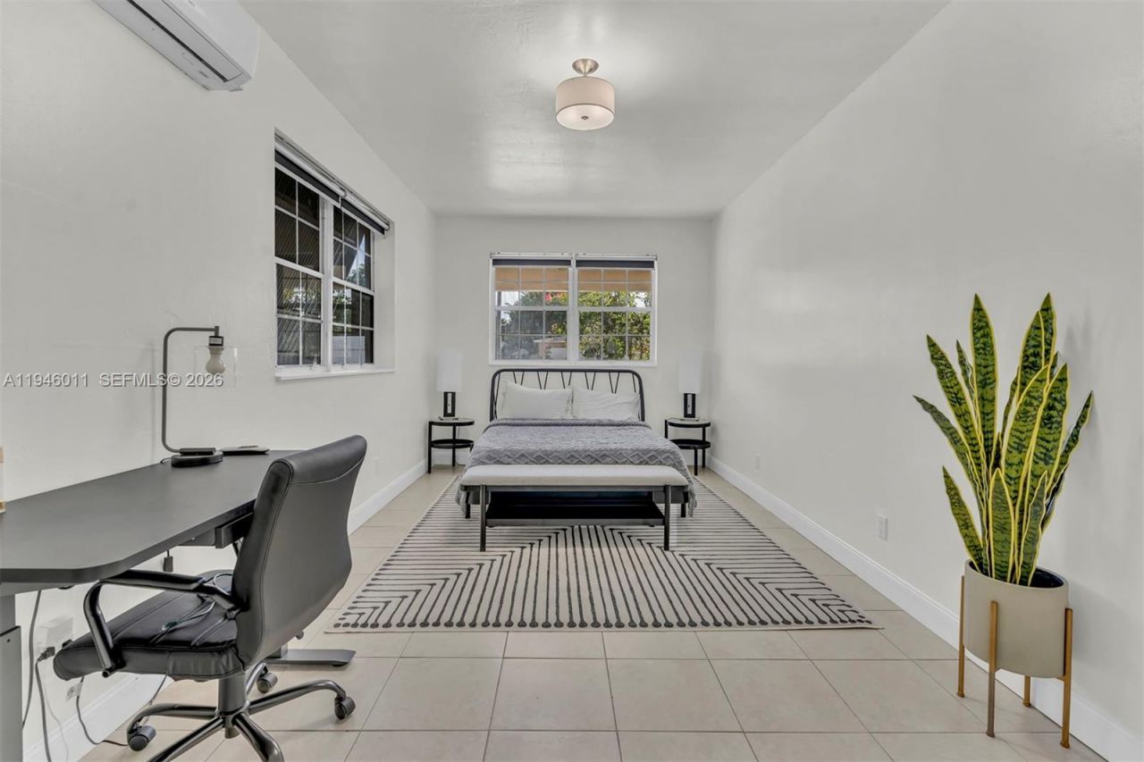 709 SW 7th Ave, Unit A&B, Hallandale Beach, FL 33009 Photo