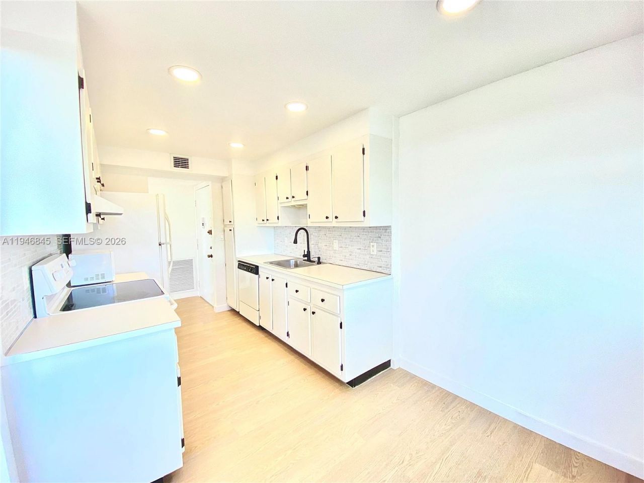 1200 NE Miami Gardens Dr , Unit 1020W, Miami, FL 33179 Photo