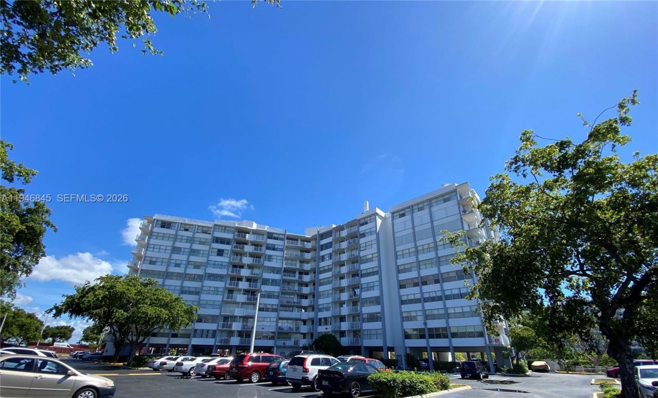 1200 NE Miami Gardens Dr , Unit 1020W, Miami, FL 33179 Photo