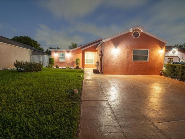 2421 SW 84th Ter, Miramar, FL 33025