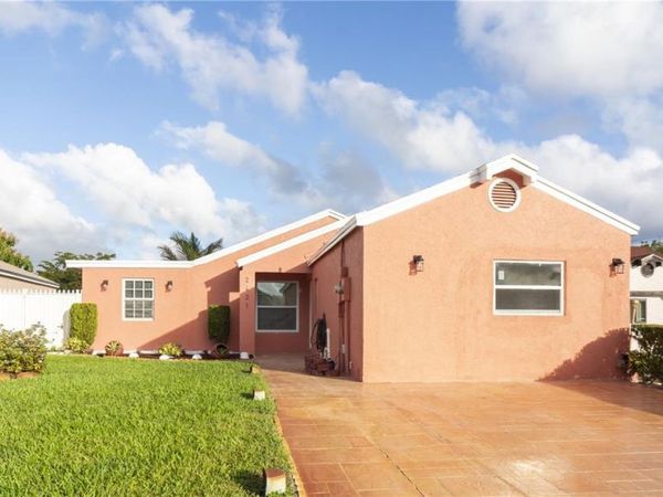 2421 SW 84th Ter, Miramar, FL 33025