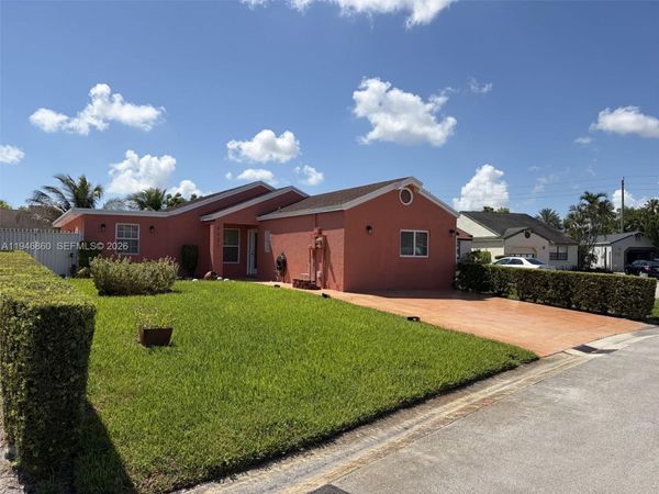 2421 SW 84th Ter, Miramar, FL 33025