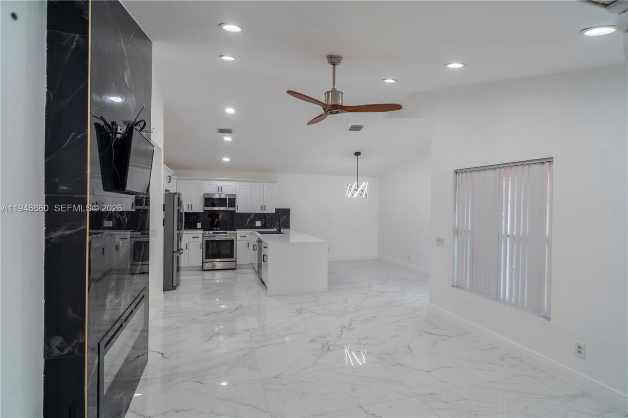 2421 SW 84th Ter, Miramar, FL 33025 Photo