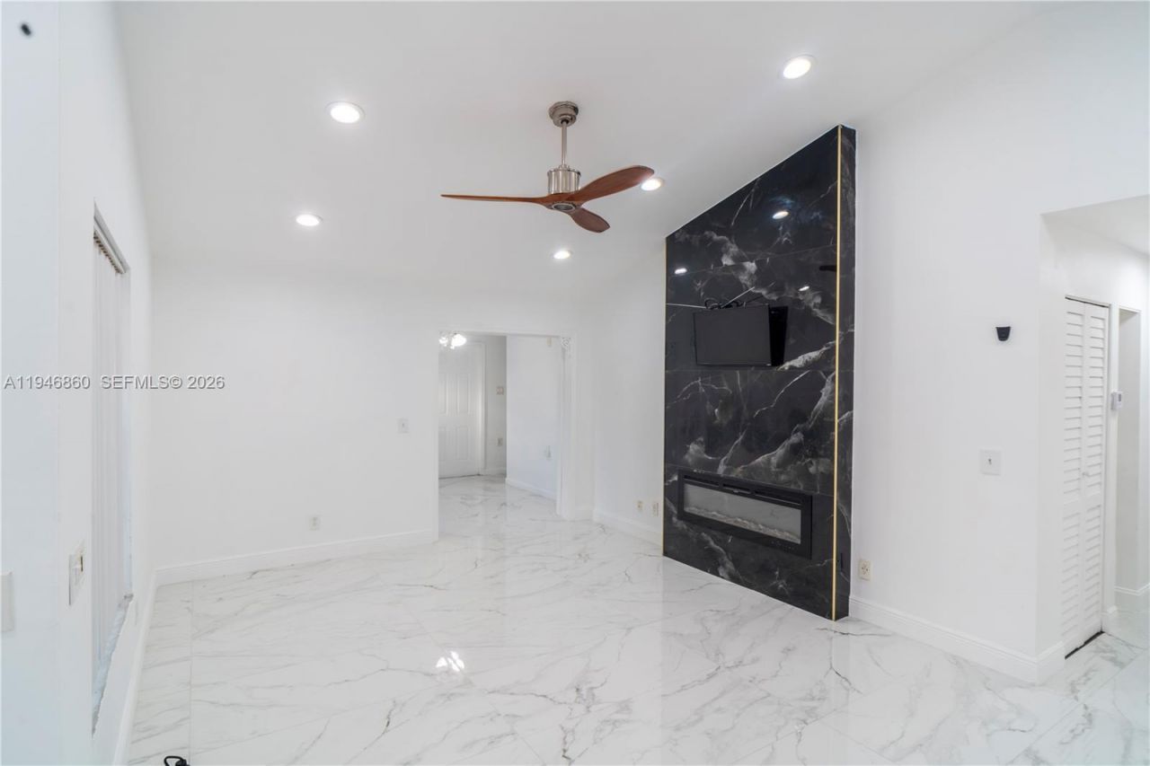 2421 SW 84th Ter, Miramar, FL 33025 Photo