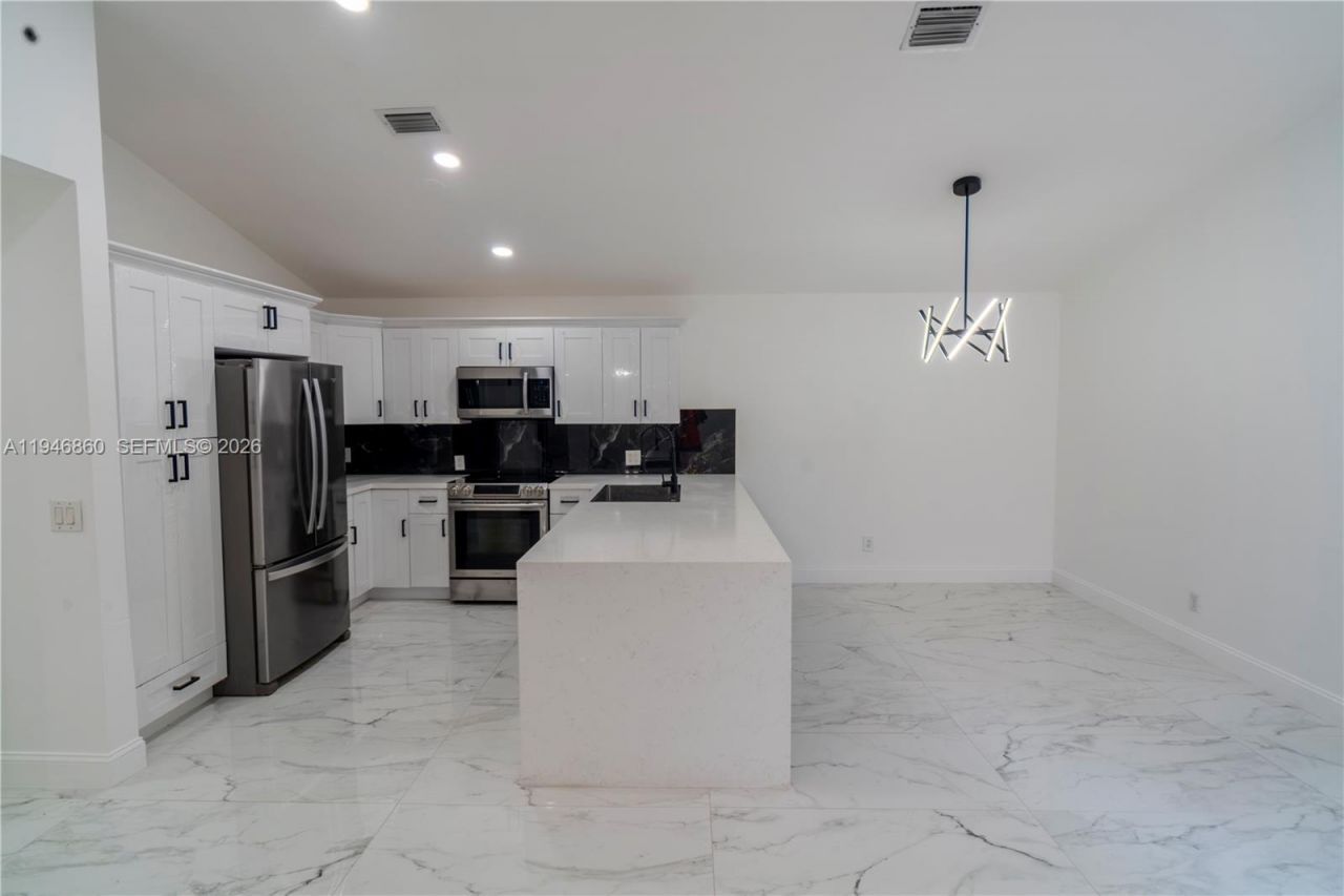 2421 SW 84th Ter, Miramar, FL 33025 Photo