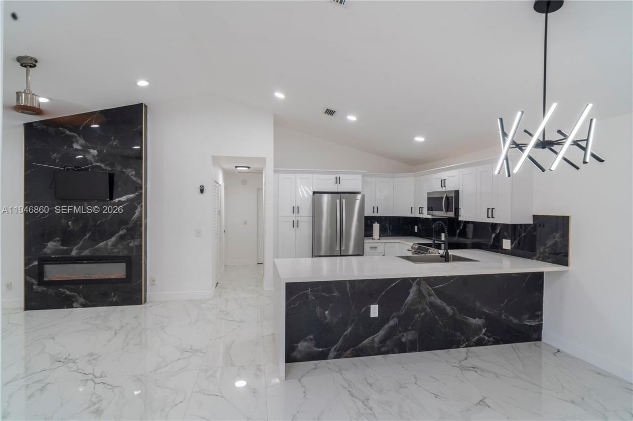 2421 SW 84th Ter, Miramar, FL 33025 Photo