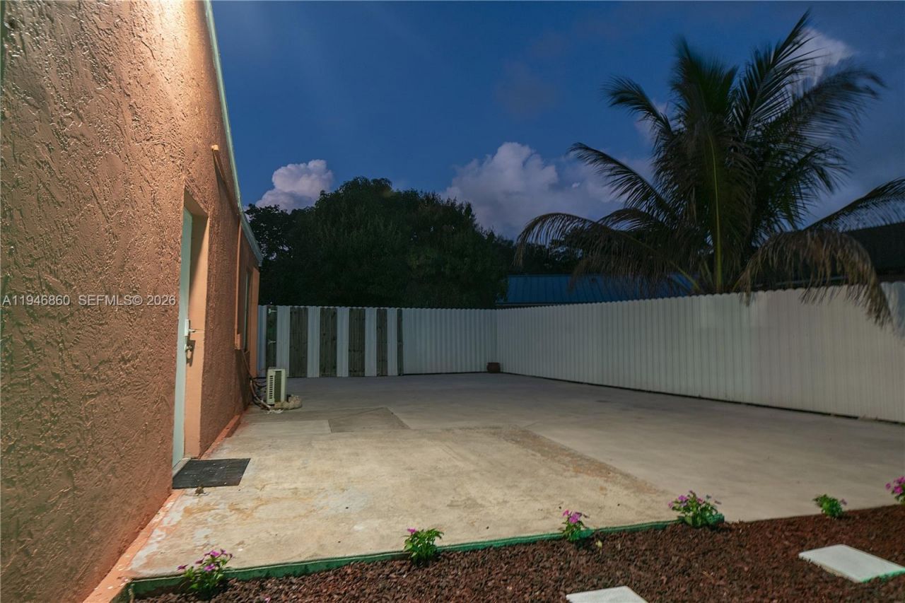 2421 SW 84th Ter, Miramar, FL 33025 Photo