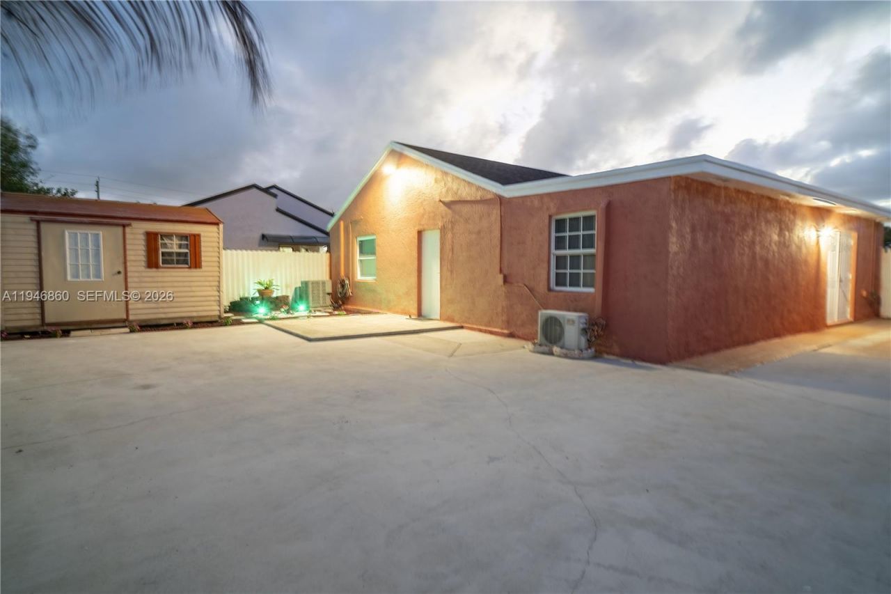 2421 SW 84th Ter, Miramar, FL 33025 Photo