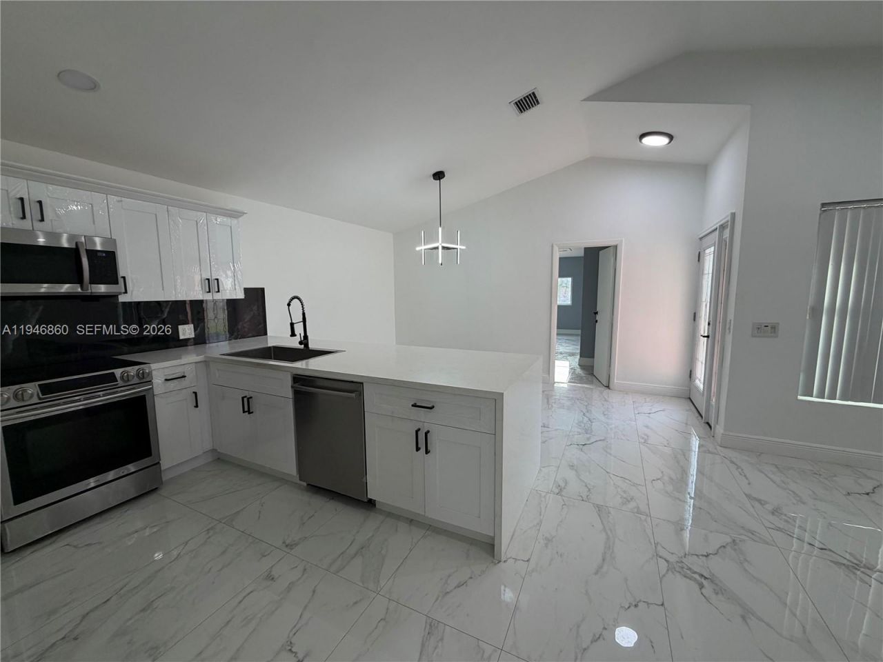 2421 SW 84th Ter, Miramar, FL 33025 Photo