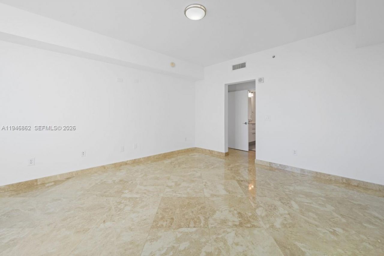 3330 NE 190th St, Unit 1912, Aventura, FL 33180 Photo