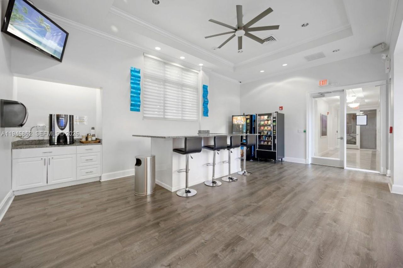 3330 NE 190th St, Unit 1912, Aventura, FL 33180 Photo