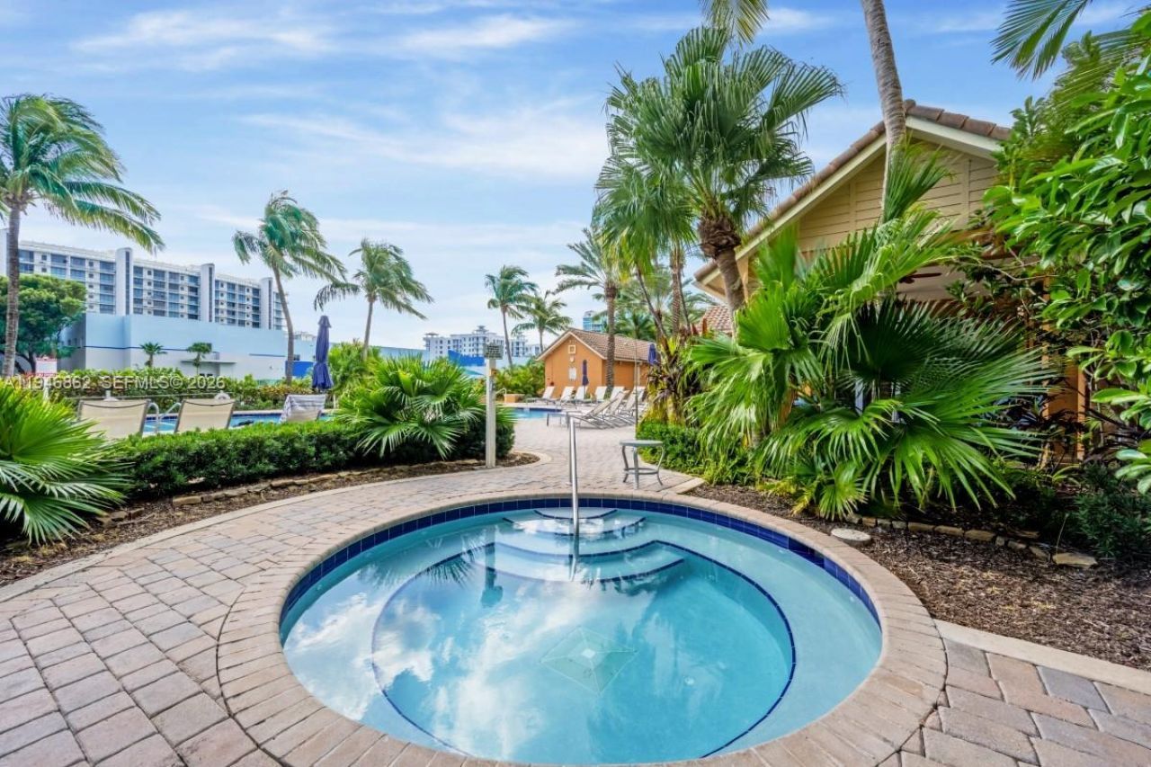 3330 NE 190th St, Unit 1912, Aventura, FL 33180 Photo