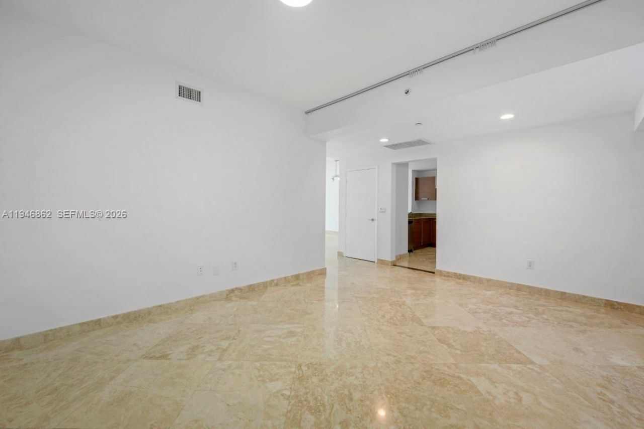 3330 NE 190th St, Unit 1912, Aventura, FL 33180 Photo
