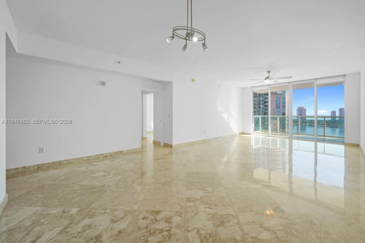 3330 NE 190th St, Unit 1912, Aventura, FL 33180 Photo