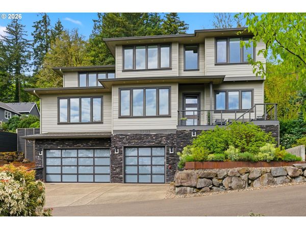 2123 S MILITARY RD, Portland, OR 97219