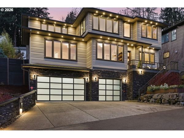 2123 S MILITARY RD, Portland, OR 97219