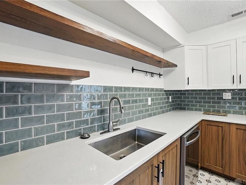 9175 Bunnell Hill Road, Clearcreek Township, OH 45458 Photo 12