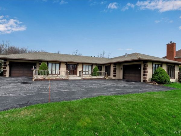 9400 Wehrle Drive , Unit right, Clarence, NY 14031