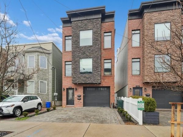 104 Poplar St, Jersey, NJ 07307