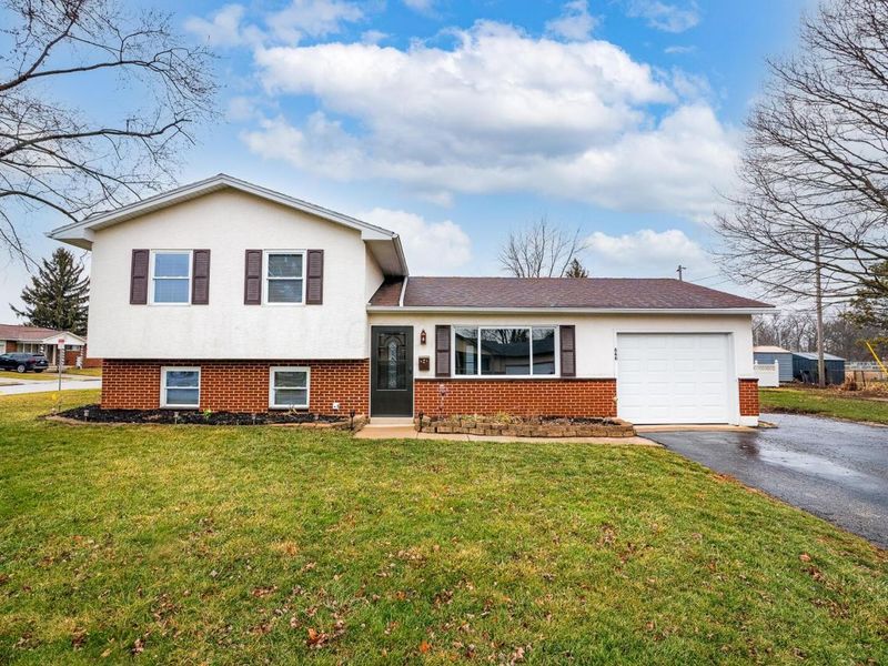 866 Brookdale Drive, West Jefferson, OH 43162 Photo 2