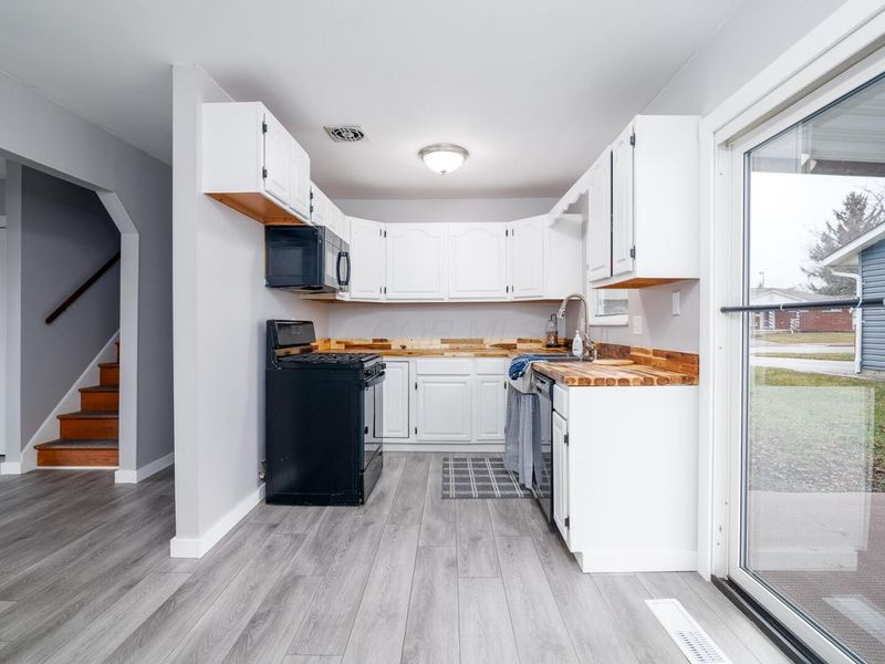 866 Brookdale Drive, West Jefferson, OH 43162 Photo 6