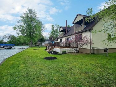 5896 W Lake Road, Auburn, NY 13021