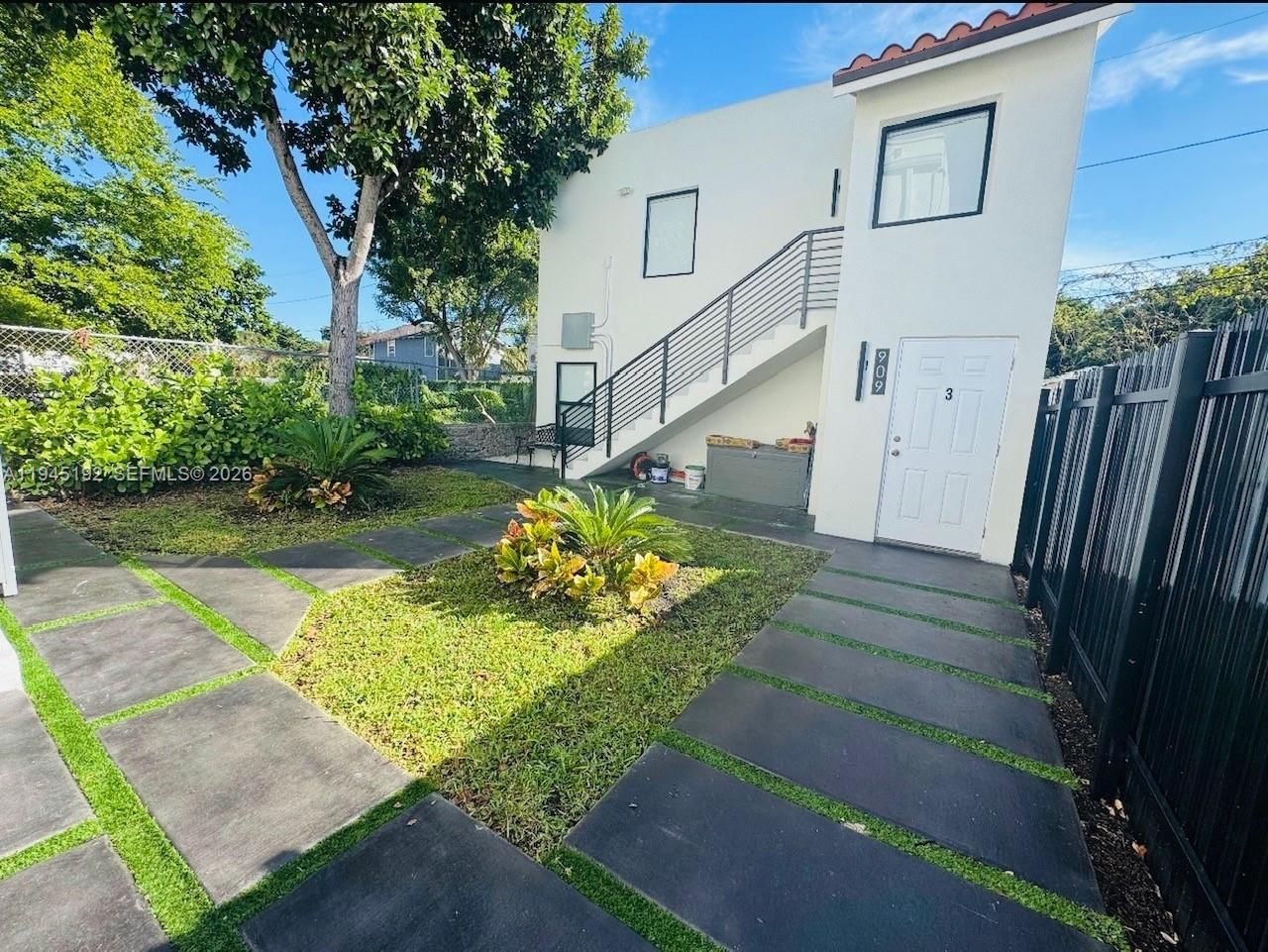 905 SW 13th Ct, Miami, FL 33135 Photo