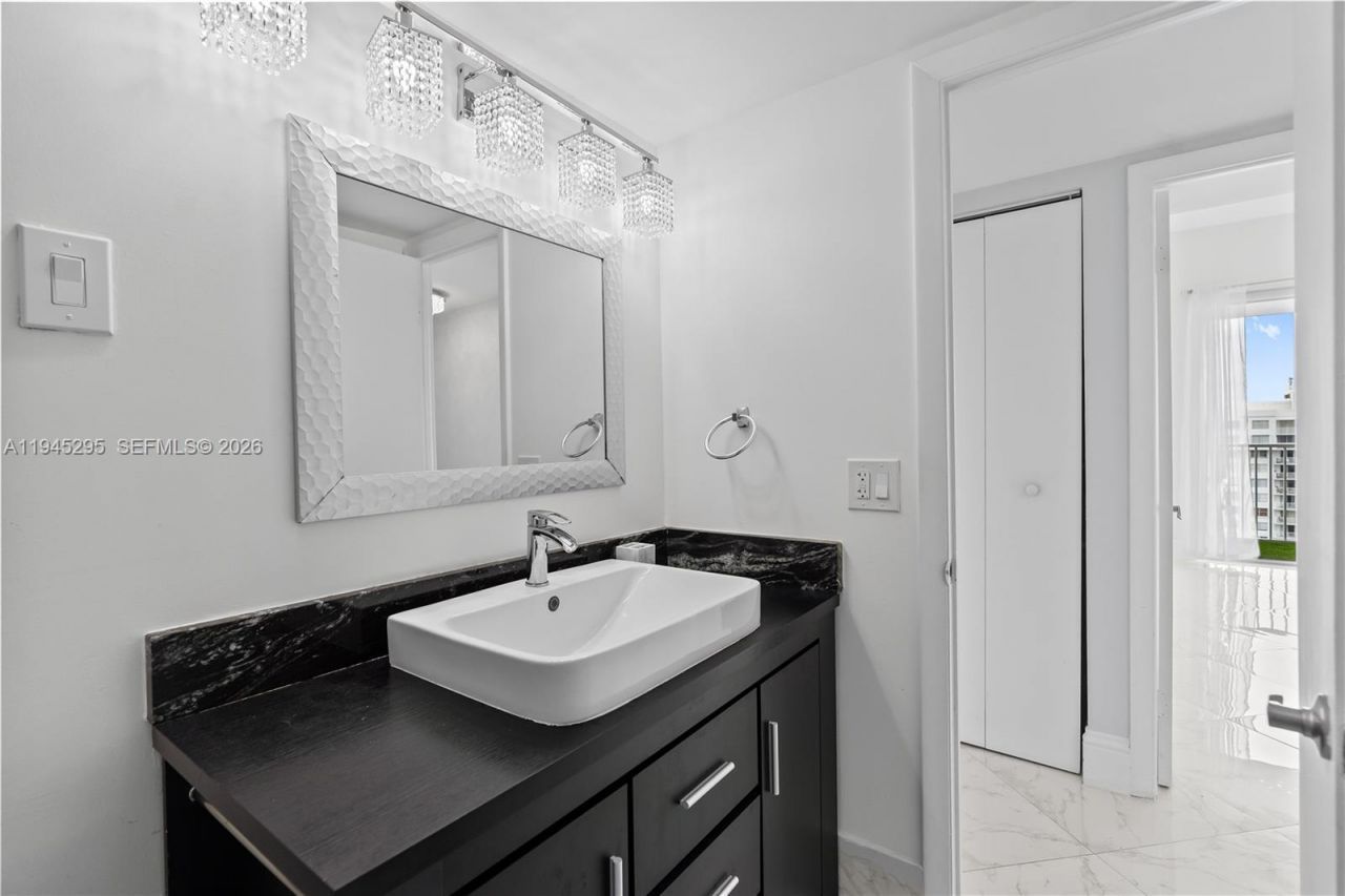 2851 NE 183rd St, Unit 2214E, Aventura, FL 33160 Photo