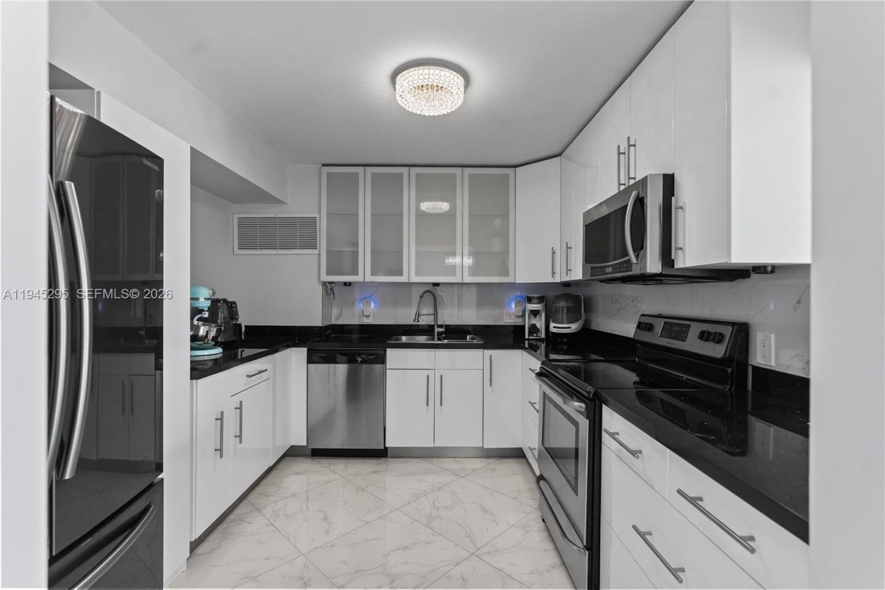 2851 NE 183rd St, Unit 2214E, Aventura, FL 33160 Photo