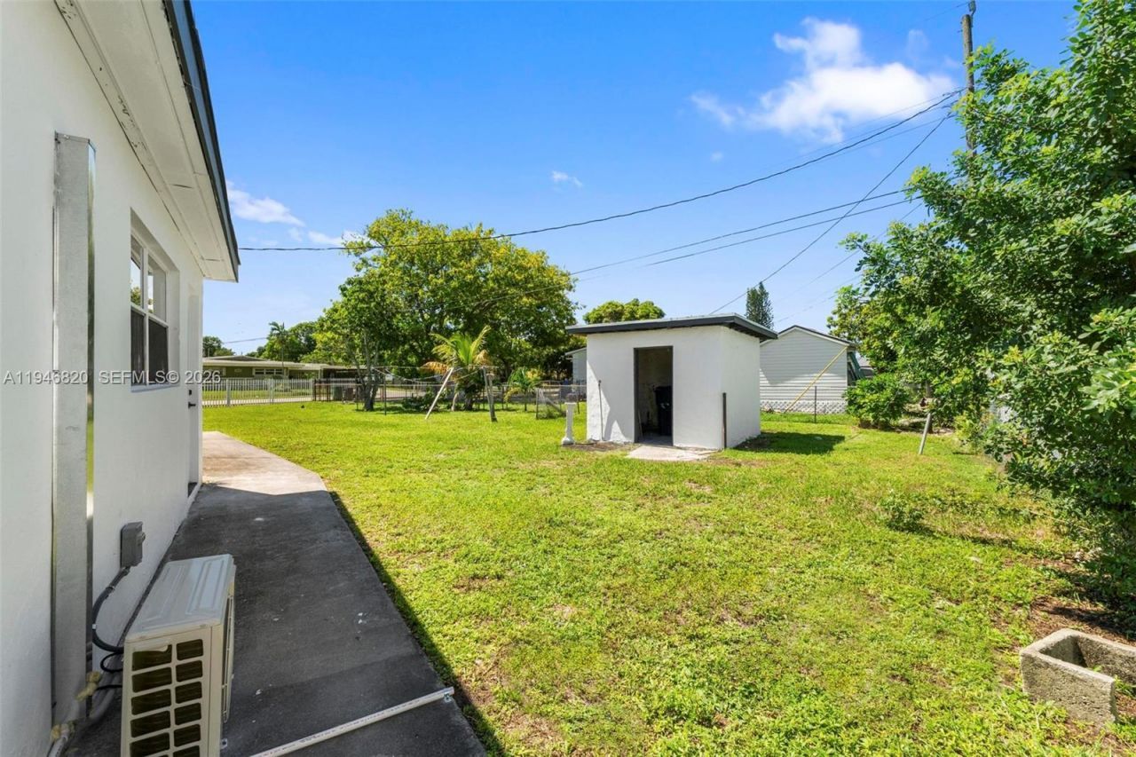 18800 NW 39th Ct, Miami Gardens, FL 33055 Photo