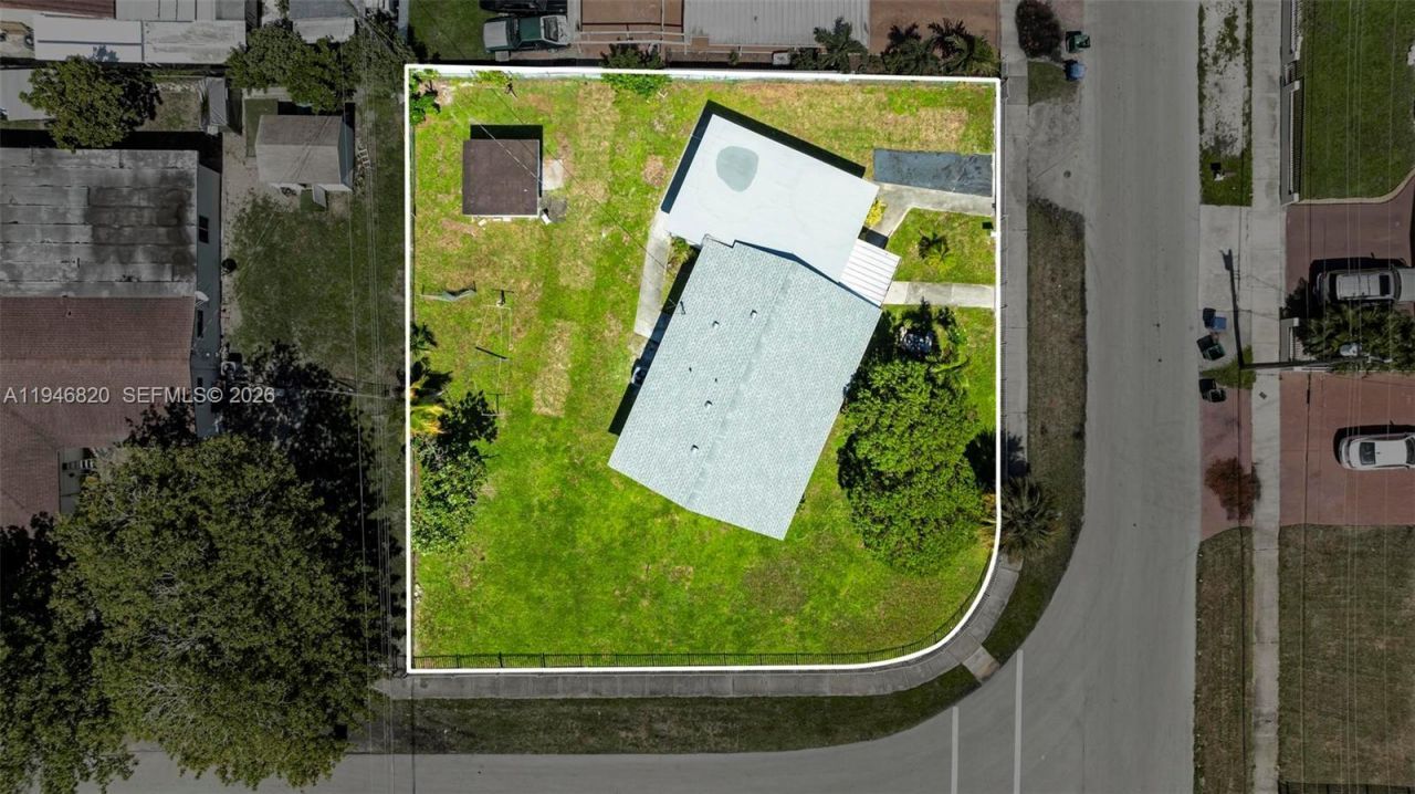 18800 NW 39th Ct, Miami Gardens, FL 33055 Photo