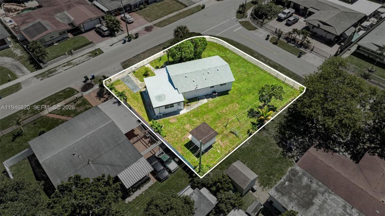 18800 NW 39th Ct, Miami Gardens, FL 33055 Photo