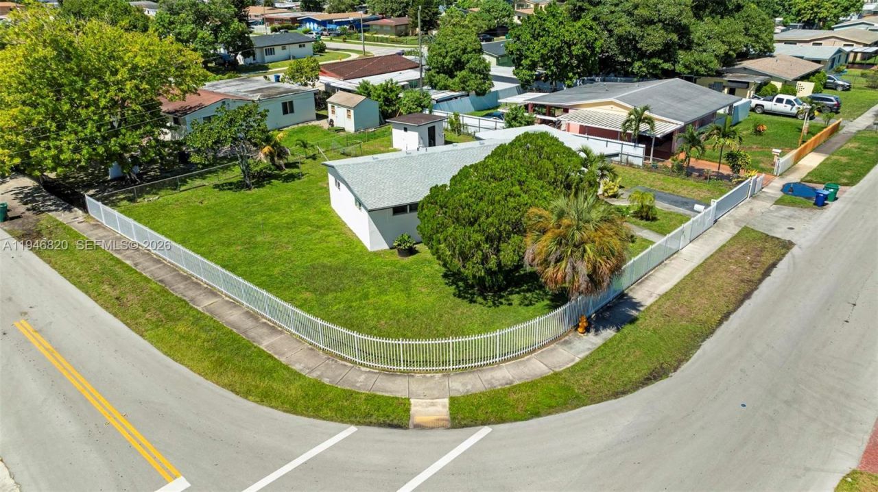 18800 NW 39th Ct, Miami Gardens, FL 33055 Photo