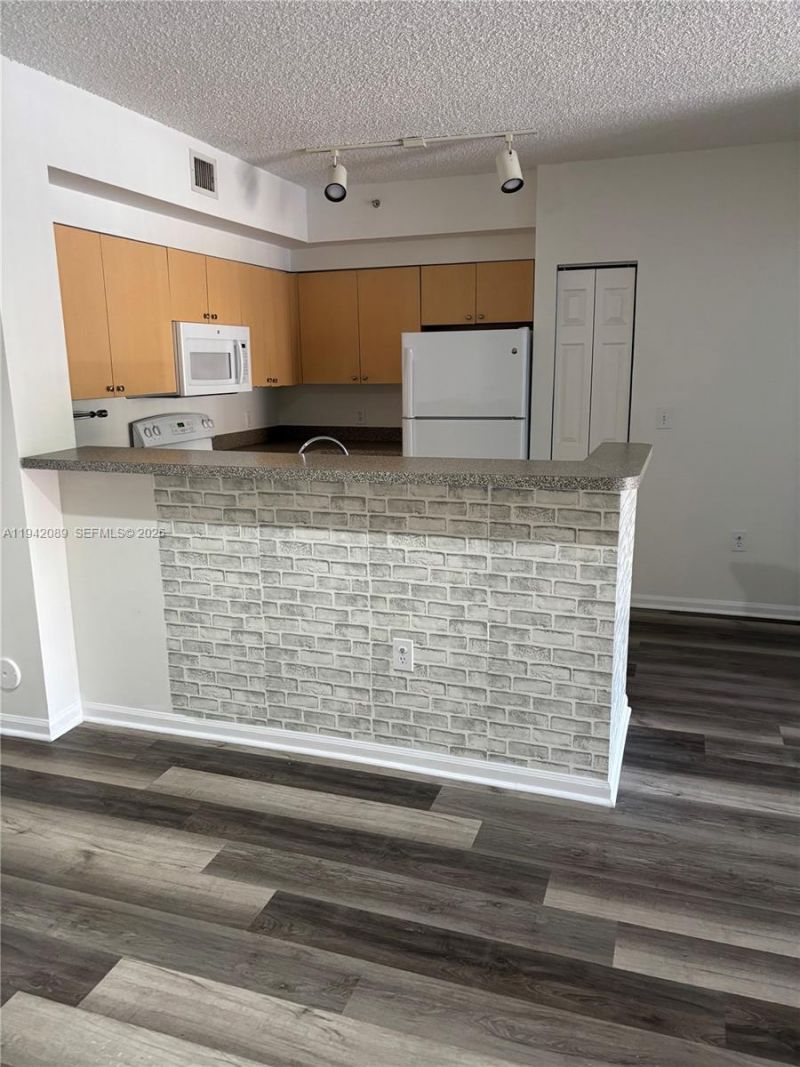 8050 N Nob Hill Rd, Unit 105, Tamarac, FL 33321 Photo