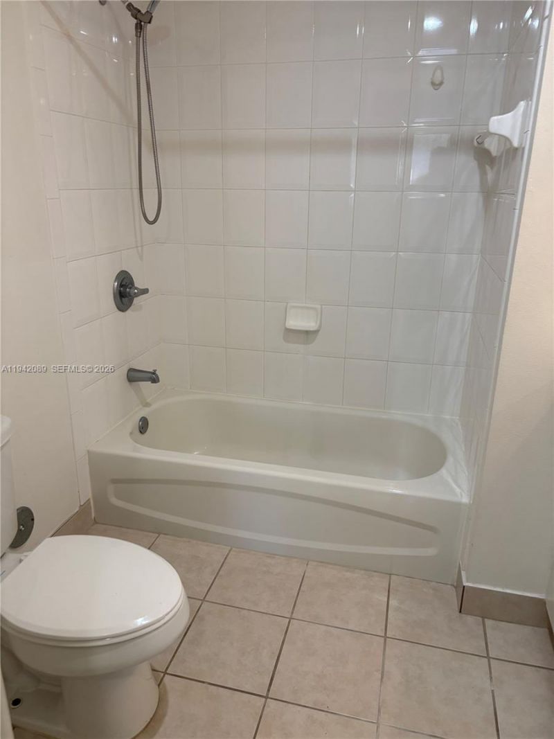 8050 N Nob Hill Rd, Unit 105, Tamarac, FL 33321 Photo