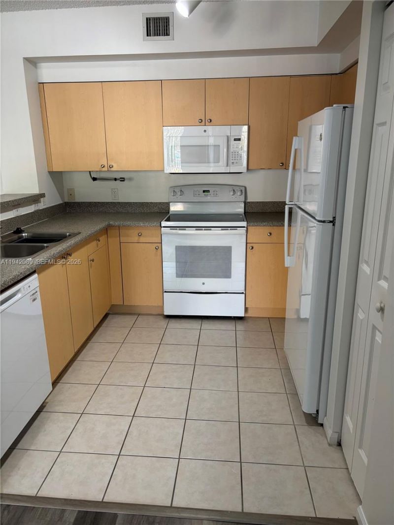 8050 N Nob Hill Rd, Unit 105, Tamarac, FL 33321 Photo