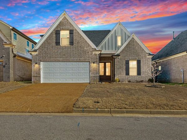 125 BRIAR HOLLOW LN, Oakland, TN 38060