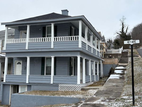 423 4th Ave, Hinton, WV 25951
