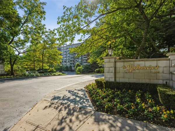 100 Hilton Avenue, Unit 901, Garden City, NY 11530