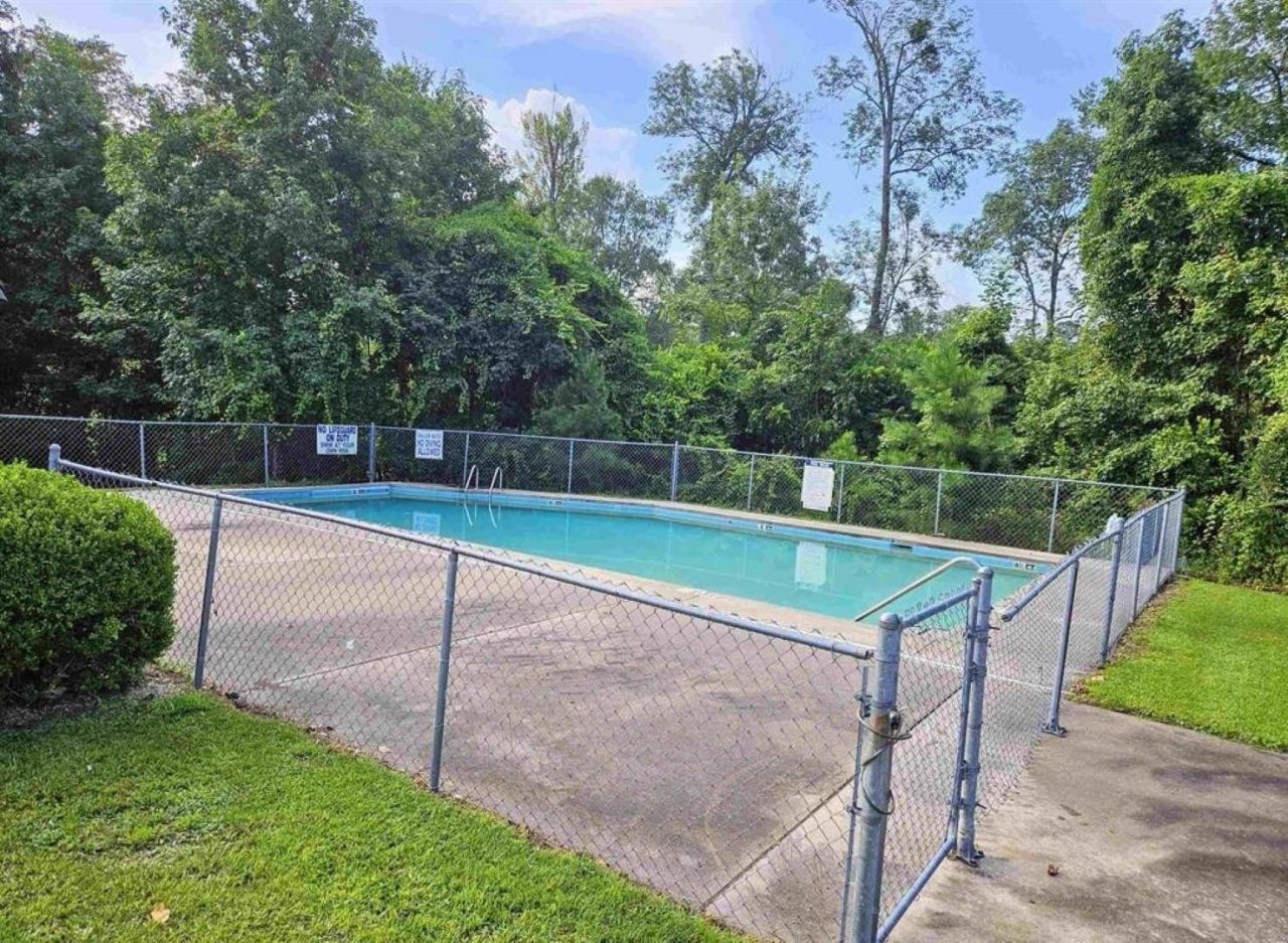 615 Carter Ln. Photo 9