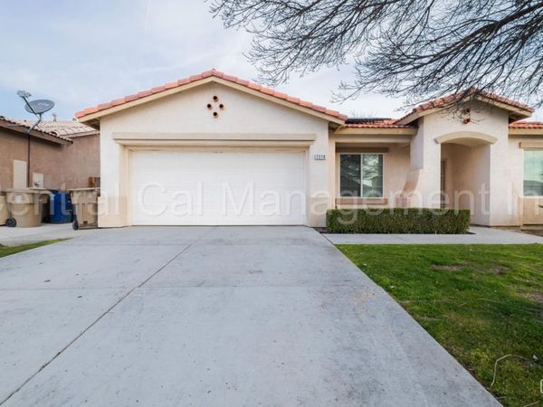 2316 Macau Street, Bakersfield, CA 93313