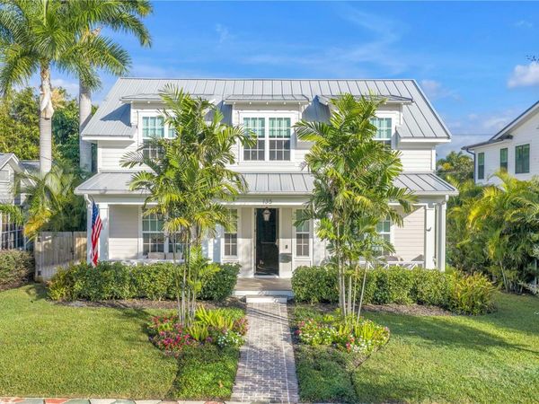 135 19TH AVENUE NE, ST PETERSBURG, FL 33704