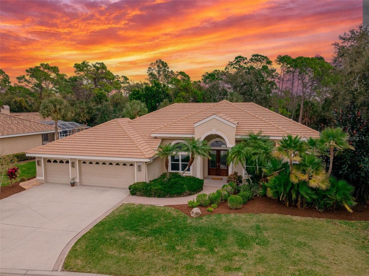 8432 Woodbriar Drive, Sarasota, FL 34238 Main Photo