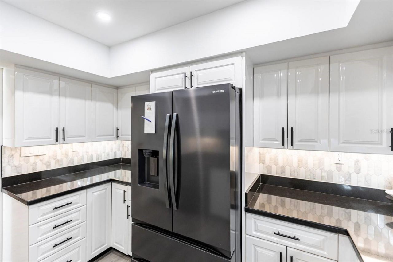 1125 W Peppertree Drive, Unit 402, Sarasota, FL 34242 Photo