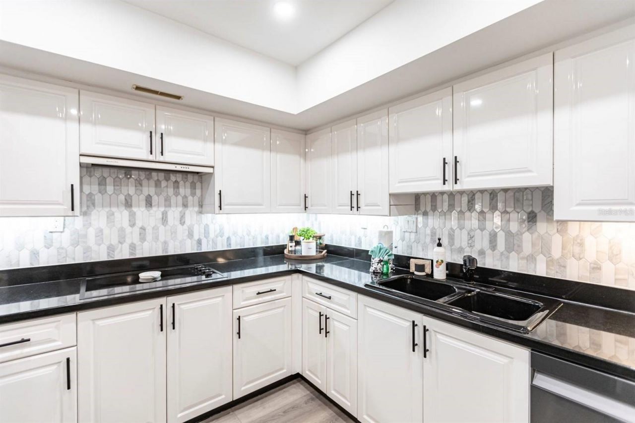 1125 W Peppertree Drive, Unit 402, Sarasota, FL 34242 Photo