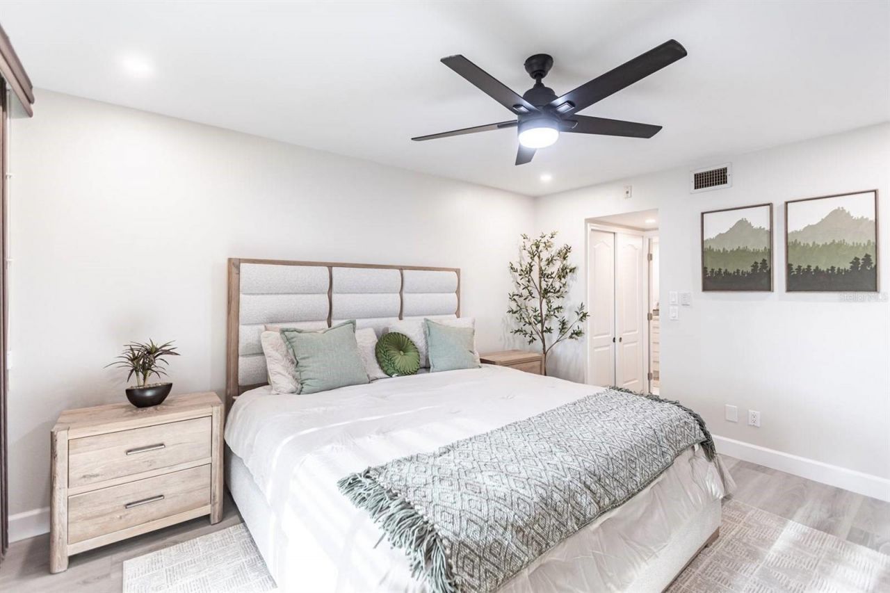 1125 W Peppertree Drive, Unit 402, Sarasota, FL 34242 Photo