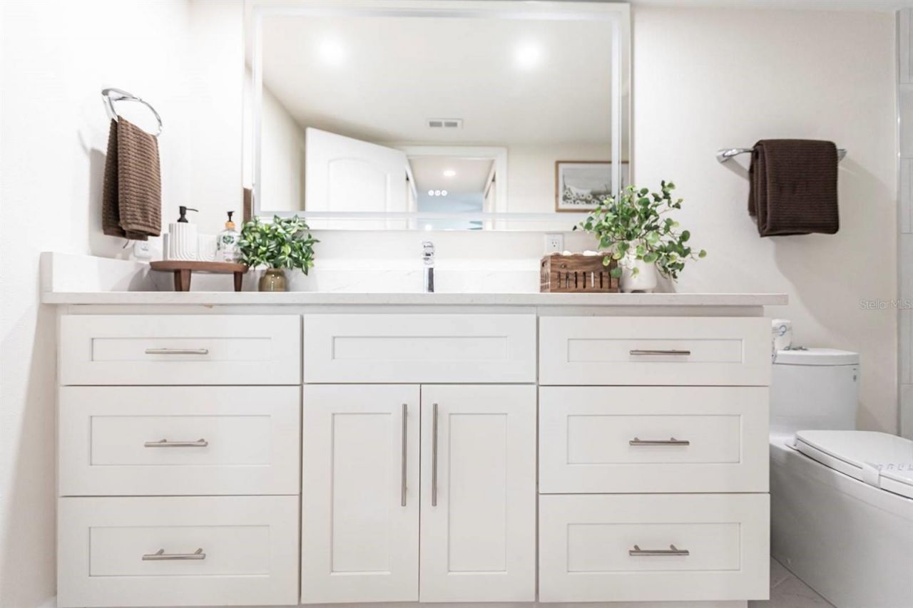 1125 W Peppertree Drive, Unit 402, Sarasota, FL 34242 Photo